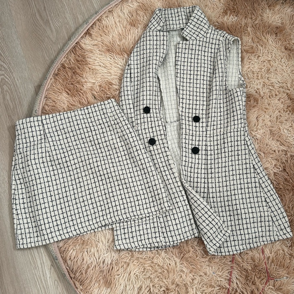 Clueless-esk matching set! Sleeveless bottom top and skirt bottom